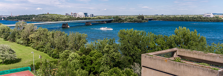 Habitat 67 A vendre